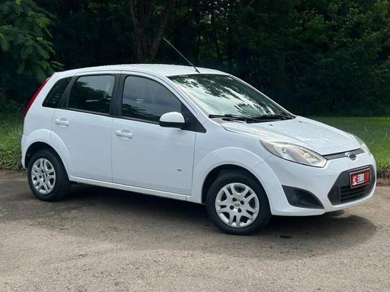FORD FIESTA 1.6 ROCAM SE 8V FLEX 4P MANUAL FORD FIESTA 1.6 ROCAM SE 8V FLEX 4P MANUAL